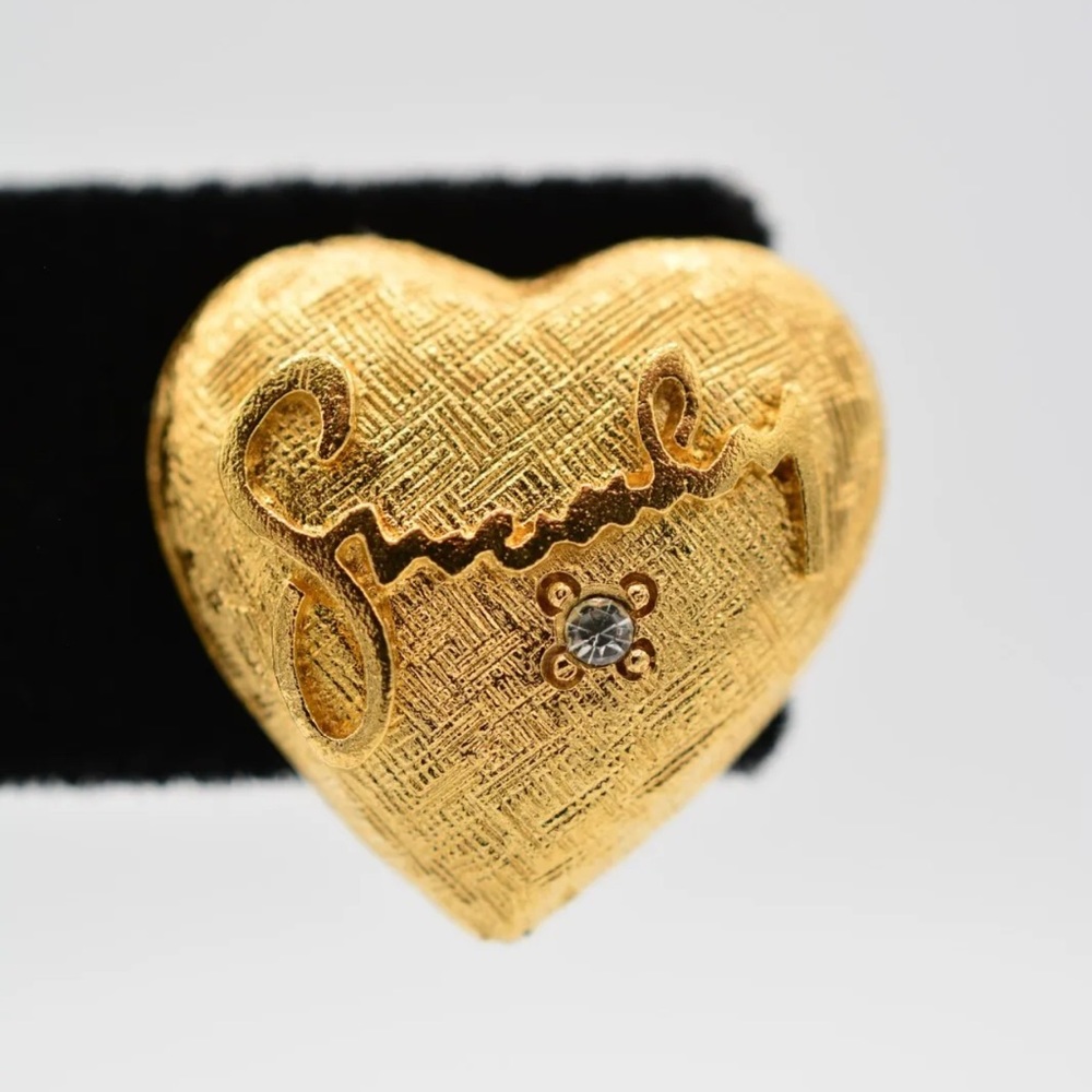 EA5 Vintage Givenchy gold heart earrings